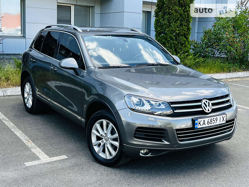 Внедорожник / Кроссовер Volkswagen Touareg 2012 в Киеве