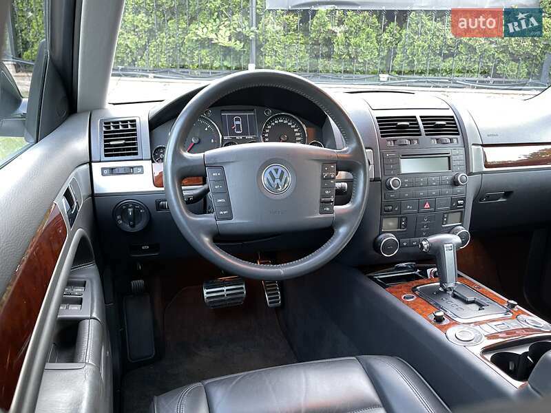 Позашляховик / Кросовер Volkswagen Touareg 2006 в Києві