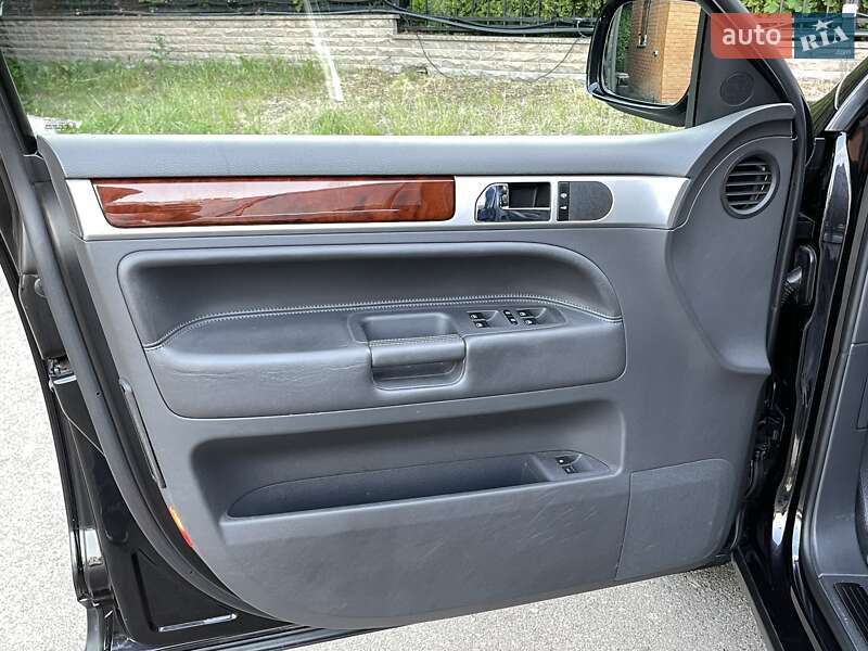 Позашляховик / Кросовер Volkswagen Touareg 2006 в Києві