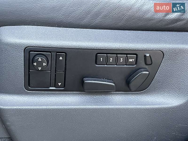 Позашляховик / Кросовер Volkswagen Touareg 2006 в Києві