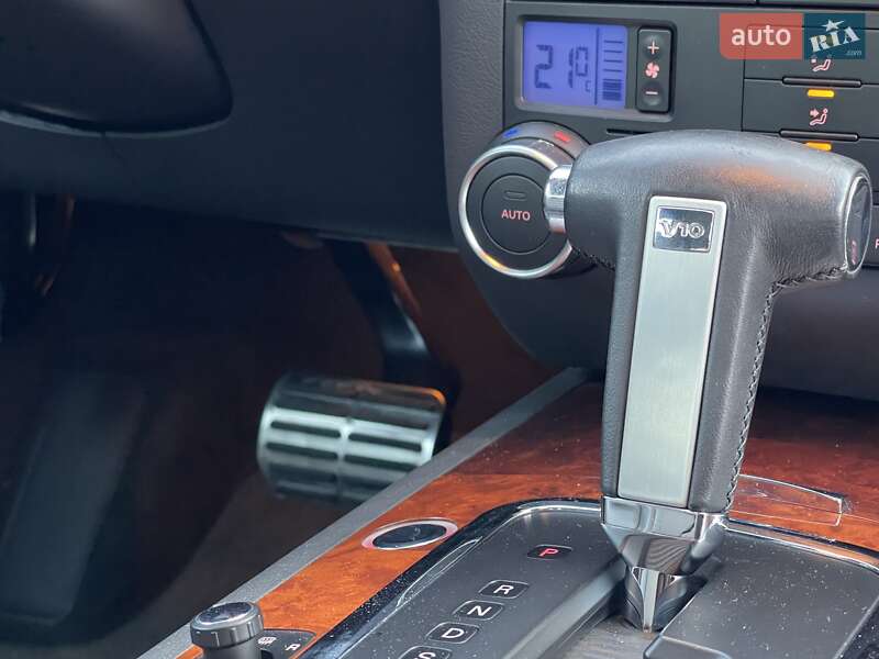 Позашляховик / Кросовер Volkswagen Touareg 2006 в Києві