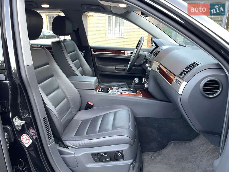 Позашляховик / Кросовер Volkswagen Touareg 2006 в Києві