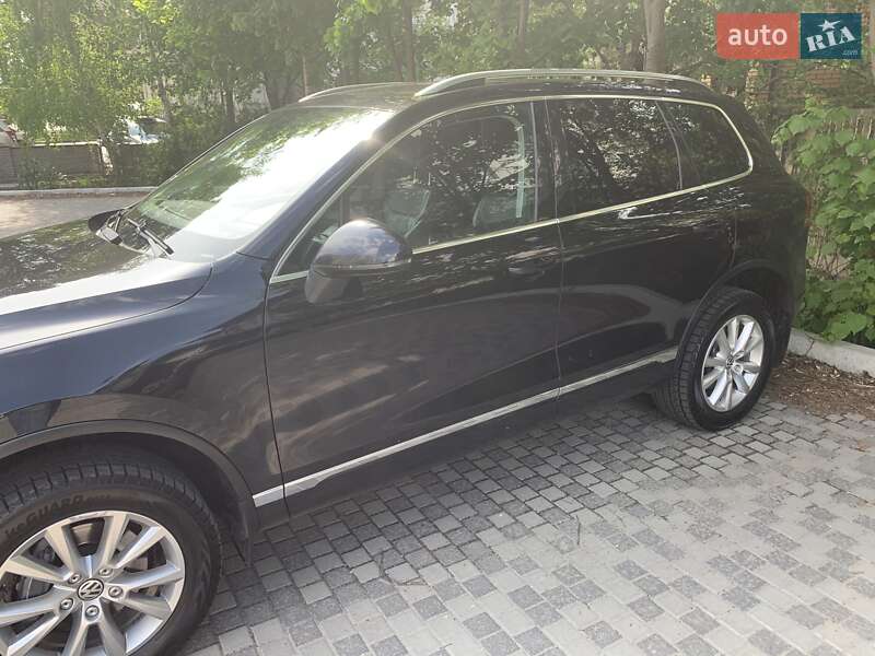 Внедорожник / Кроссовер Volkswagen Touareg 2011 в 
