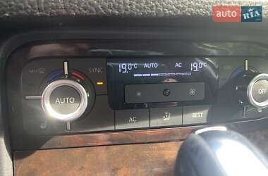 Внедорожник / Кроссовер Volkswagen Touareg 2011 в 