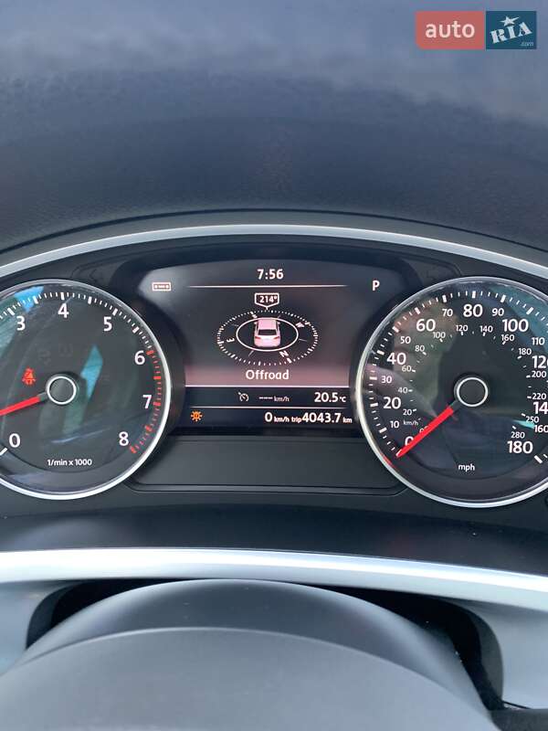 Внедорожник / Кроссовер Volkswagen Touareg 2014 в Лозовой