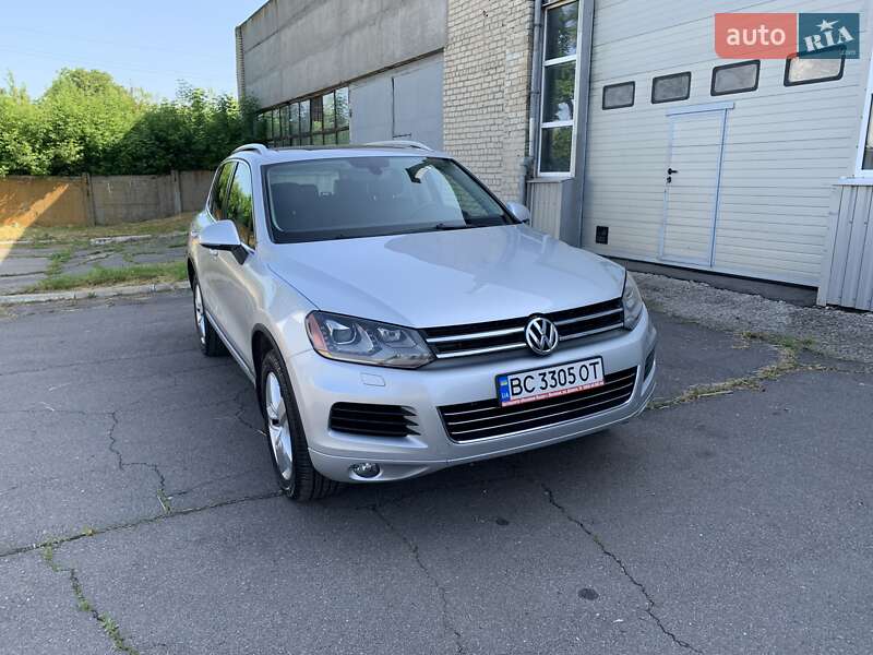 Внедорожник / Кроссовер Volkswagen Touareg 2014 в Лозовой