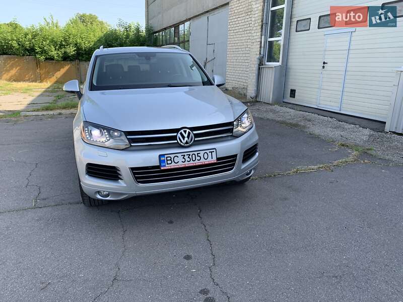 Внедорожник / Кроссовер Volkswagen Touareg 2014 в Лозовой