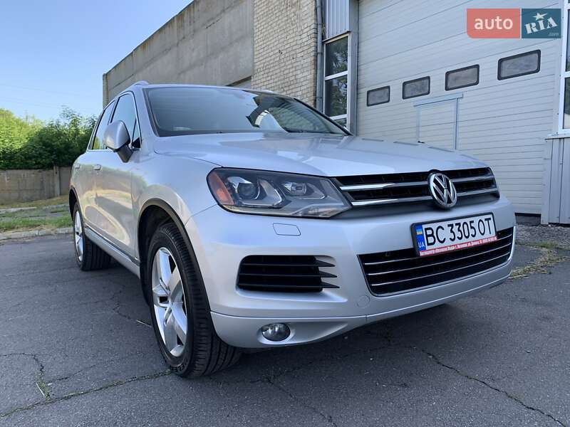 Внедорожник / Кроссовер Volkswagen Touareg 2014 в Лозовой