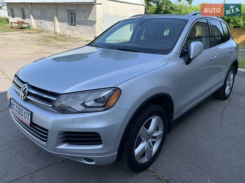 Внедорожник / Кроссовер Volkswagen Touareg 2014 в Лозовой