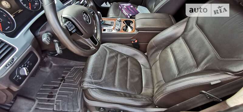 Внедорожник / Кроссовер Volkswagen Touareg 2012 в Днепре
