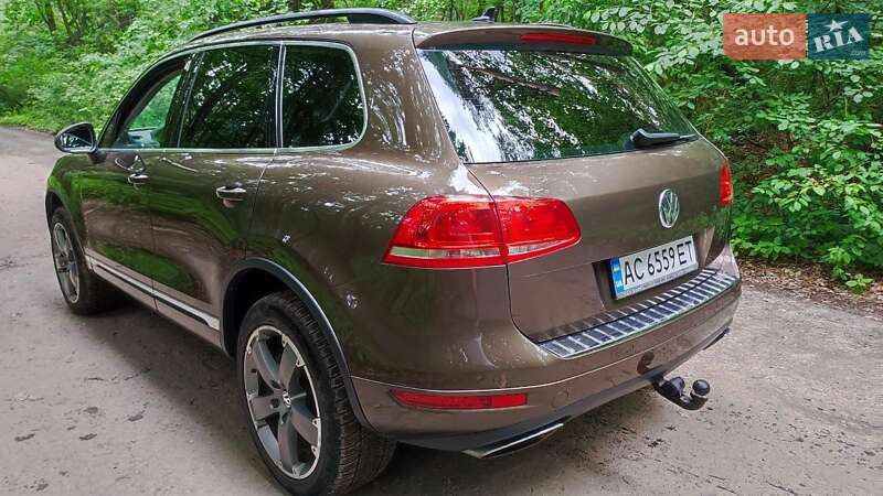 Внедорожник / Кроссовер Volkswagen Touareg 2011 в Луцке