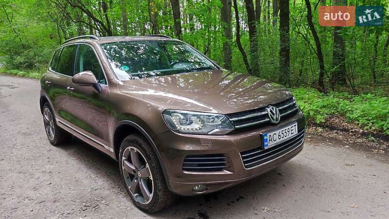 Внедорожник / Кроссовер Volkswagen Touareg 2011 в Луцке