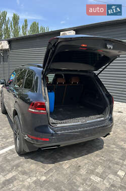 Внедорожник / Кроссовер Volkswagen Touareg 2013 в 