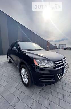 Внедорожник / Кроссовер Volkswagen Touareg 2014 в Хмельницком