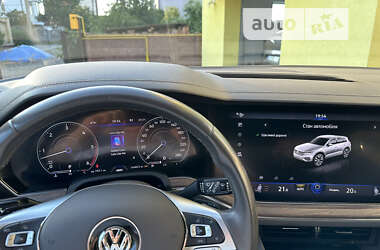 Позашляховик / Кросовер Volkswagen Touareg 2018 в Чернівцях