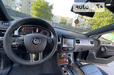 Внедорожник / Кроссовер Volkswagen Touareg 2012 в Калиновке