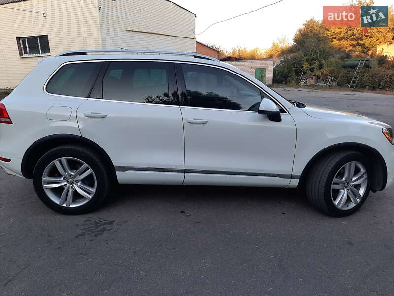 Внедорожник / Кроссовер Volkswagen Touareg 2012 в Умани