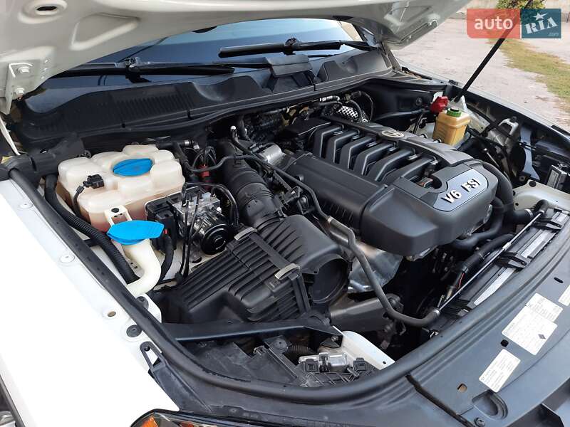 Внедорожник / Кроссовер Volkswagen Touareg 2012 в Умани