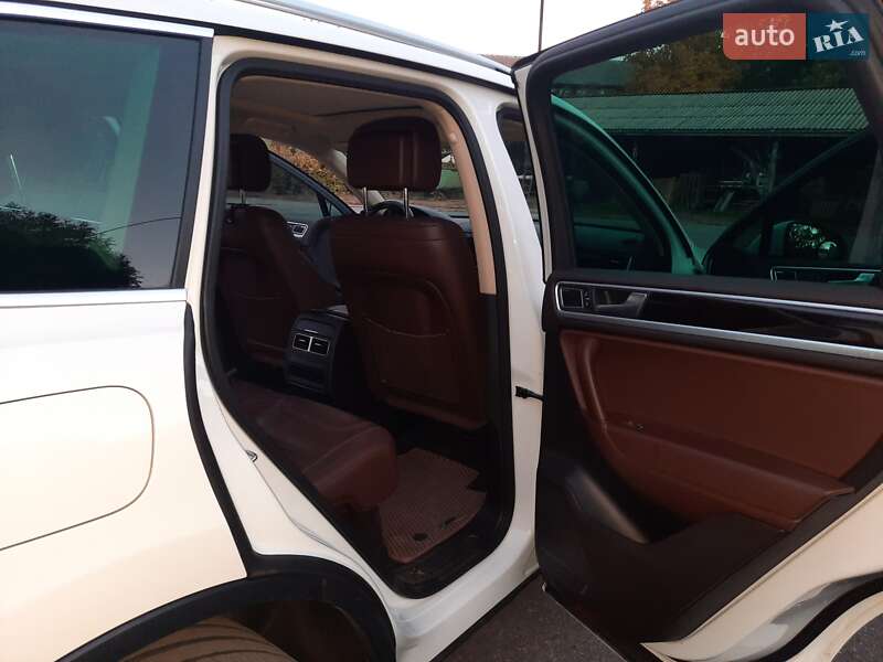 Внедорожник / Кроссовер Volkswagen Touareg 2012 в Умани