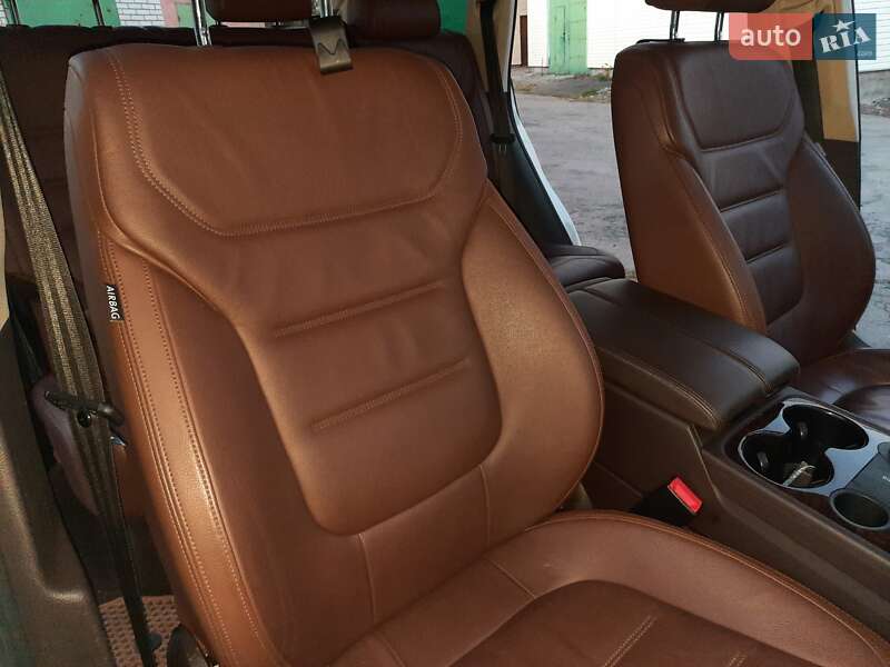 Внедорожник / Кроссовер Volkswagen Touareg 2012 в Умани