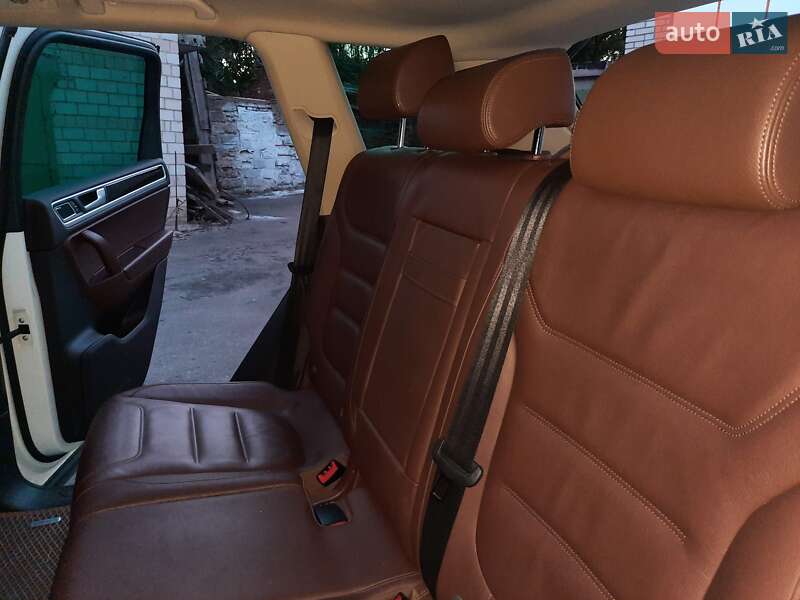 Внедорожник / Кроссовер Volkswagen Touareg 2012 в Умани