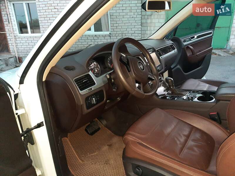 Внедорожник / Кроссовер Volkswagen Touareg 2012 в Умани