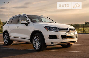 Внедорожник / Кроссовер Volkswagen Touareg 2011 в Ровно