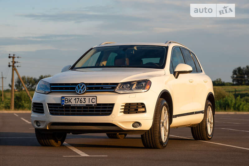 Внедорожник / Кроссовер Volkswagen Touareg 2011 в Ровно