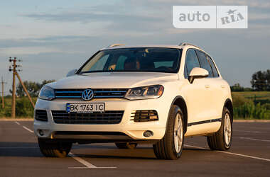 Внедорожник / Кроссовер Volkswagen Touareg 2011 в Ровно