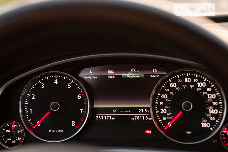 Внедорожник / Кроссовер Volkswagen Touareg 2011 в Ровно