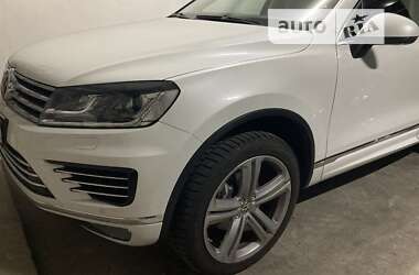 Позашляховик / Кросовер Volkswagen Touareg 2015 в Києві