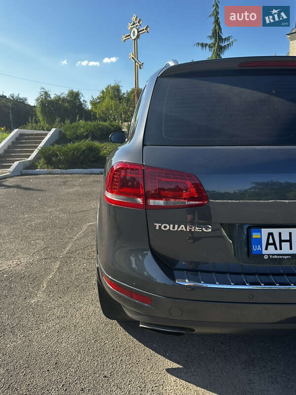 Внедорожник / Кроссовер Volkswagen Touareg 2014 в Константиновке