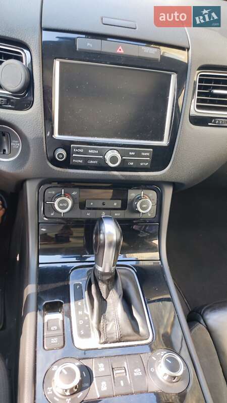 Внедорожник / Кроссовер Volkswagen Touareg 2011 в Луцке