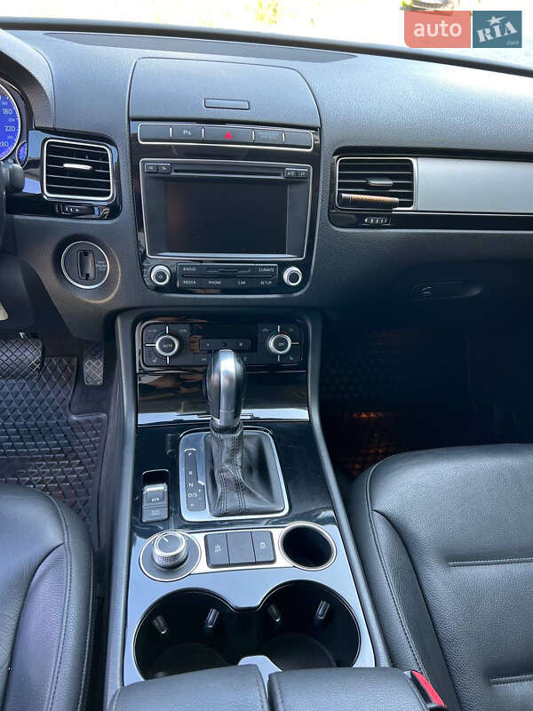 Позашляховик / Кросовер Volkswagen Touareg 2015 в Новояворівську