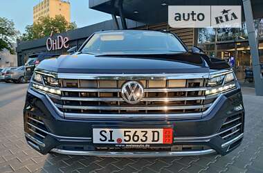 Внедорожник / Кроссовер Volkswagen Touareg 2018 в 