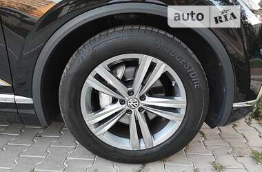 Внедорожник / Кроссовер Volkswagen Touareg 2018 в 