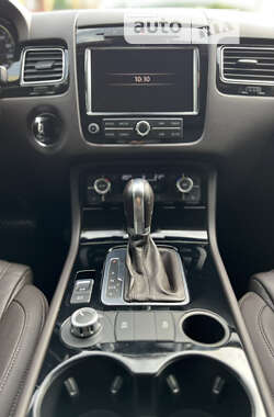 Внедорожник / Кроссовер Volkswagen Touareg 2013 в 