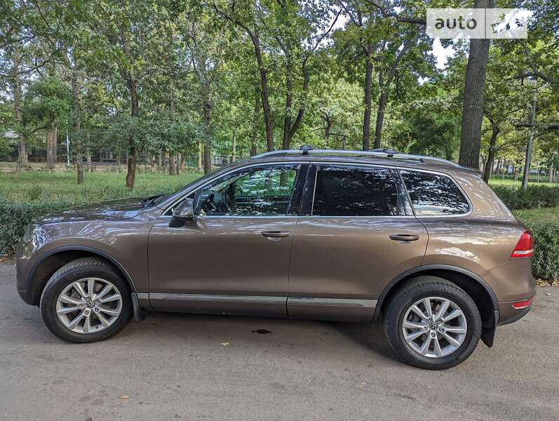 Позашляховик / Кросовер Volkswagen Touareg 2011 в Одесі