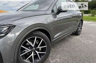 Внедорожник / Кроссовер Volkswagen Touareg 2020 в Киеве