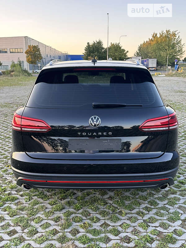 Внедорожник / Кроссовер Volkswagen Touareg 2021 в Киеве