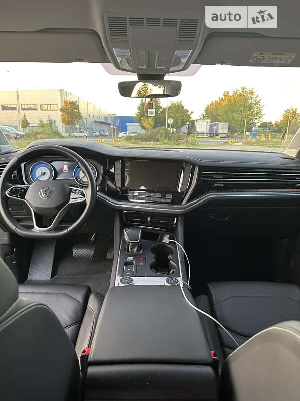 Внедорожник / Кроссовер Volkswagen Touareg 2021 в Киеве