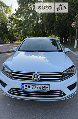 Внедорожник / Кроссовер Volkswagen Touareg 2015 в Кропивницком