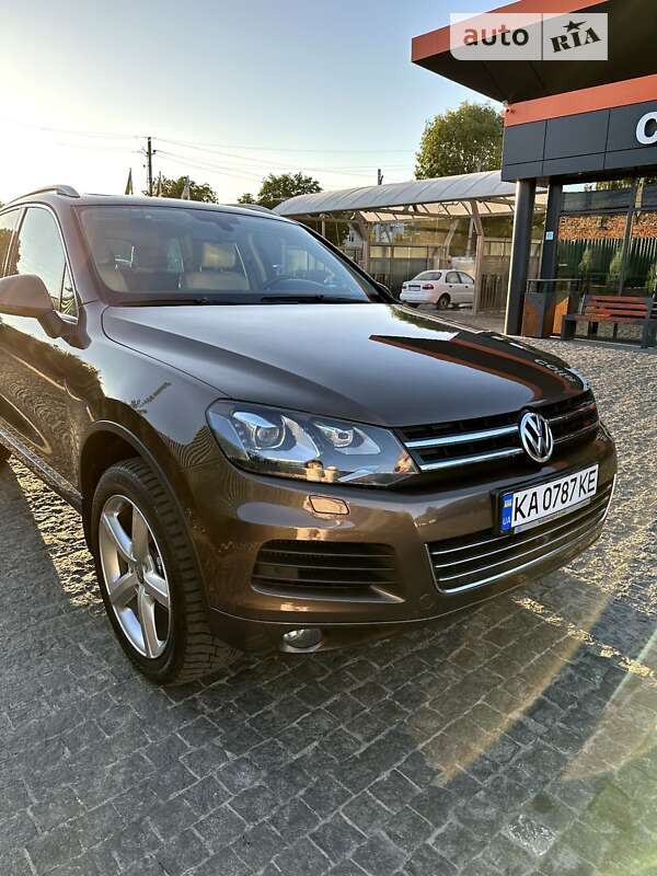 Внедорожник / Кроссовер Volkswagen Touareg 2011 в Житомире