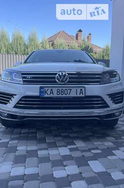 Внедорожник / Кроссовер Volkswagen Touareg 2015 в Борисполе