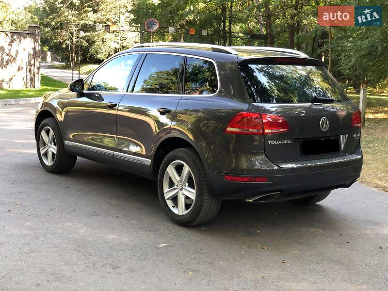 Внедорожник / Кроссовер Volkswagen Touareg 2012 в Киеве
