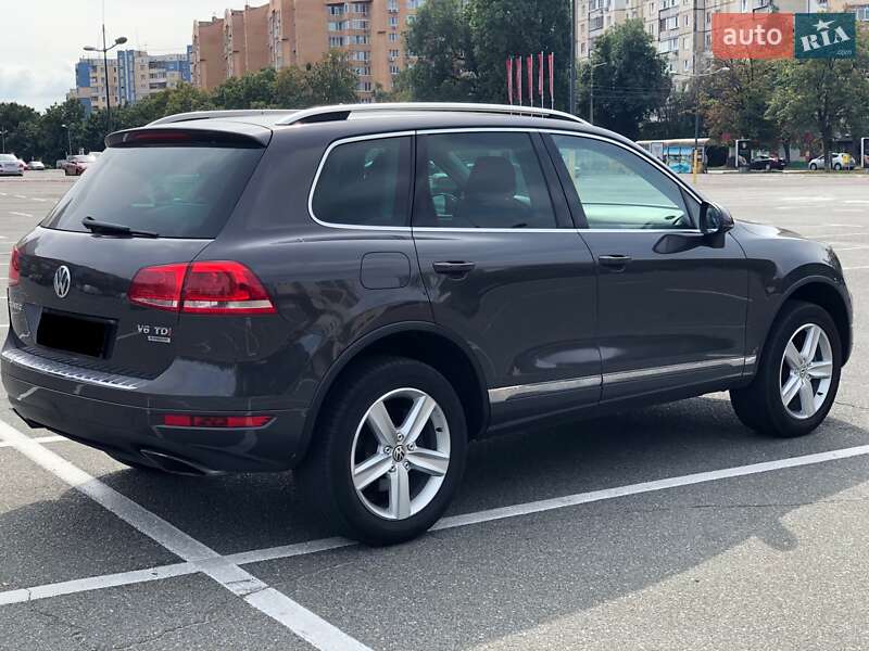 Внедорожник / Кроссовер Volkswagen Touareg 2011 в Броварах