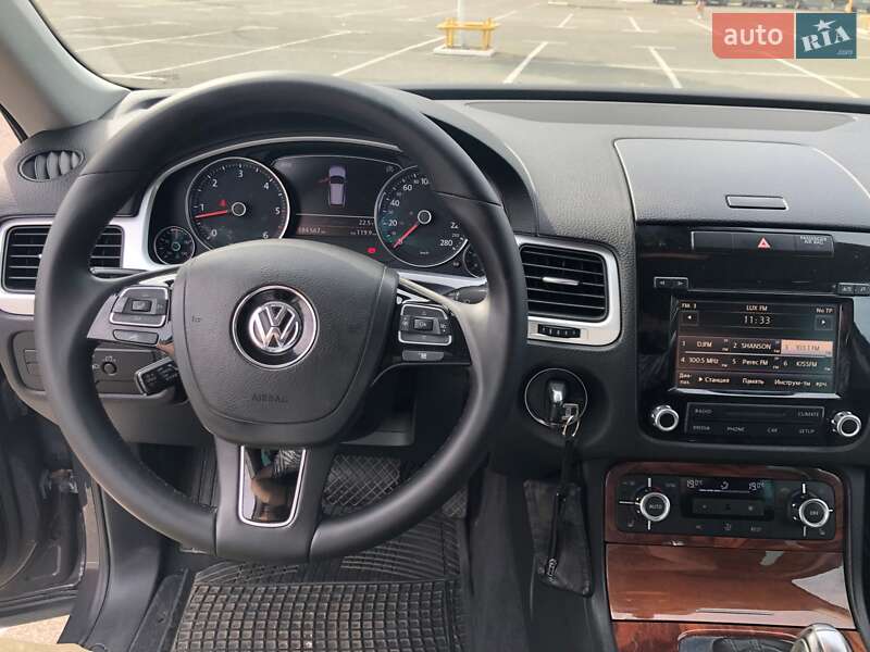 Внедорожник / Кроссовер Volkswagen Touareg 2011 в Броварах