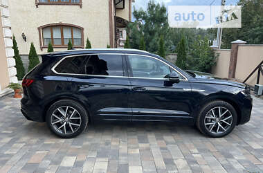 Внедорожник / Кроссовер Volkswagen Touareg 2018 в 