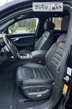 Внедорожник / Кроссовер Volkswagen Touareg 2018 в 