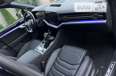 Внедорожник / Кроссовер Volkswagen Touareg 2018 в 